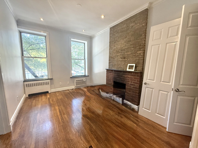564 Hudson Street - Photo 1