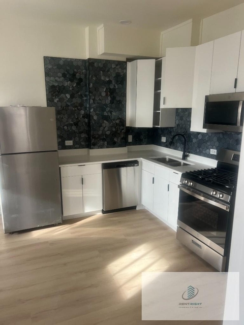 944 N Damen Ave - Photo 1