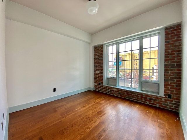 31 Brooklyn Ave - Photo 1