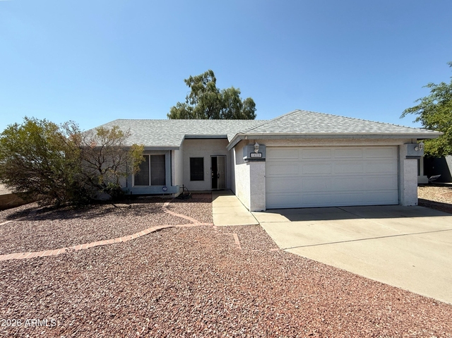 10225 W Windsor Boulevard - Photo 1