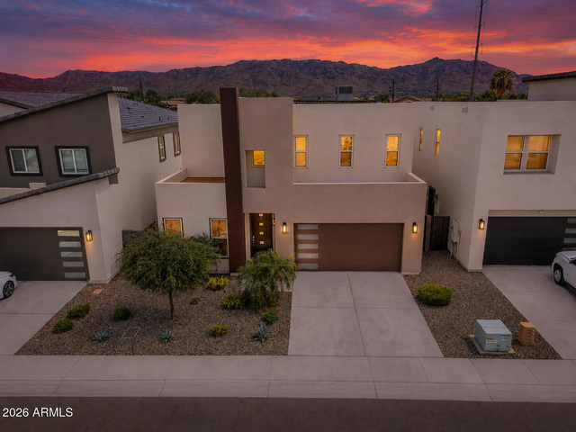 2319 W Darrow Street - Photo 1