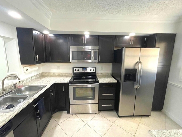 2805 Sw 22nd Avenue - Photo 1