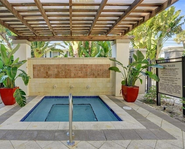 2421 Ne 65th Street - Photo 1