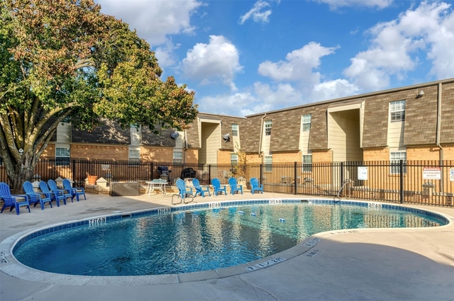 7030 Glenview Drive - Photo 1