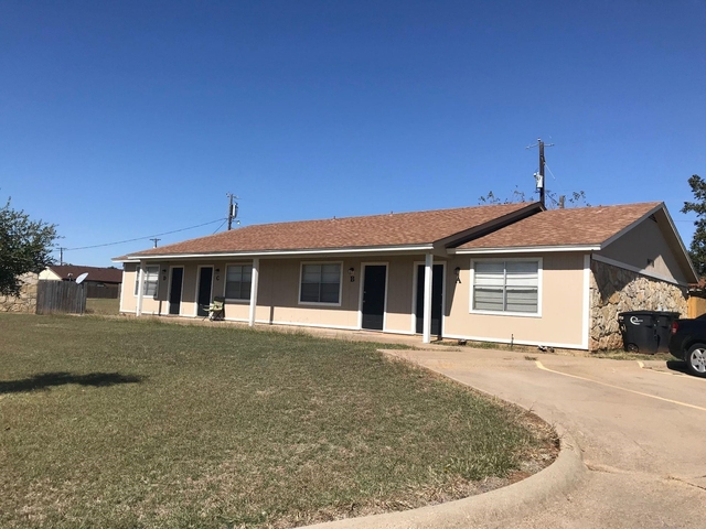 1410 Courtney Place - Photo 1