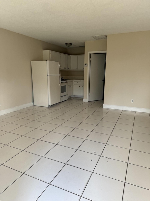 1431 Sw 44th Terrace - Photo 1