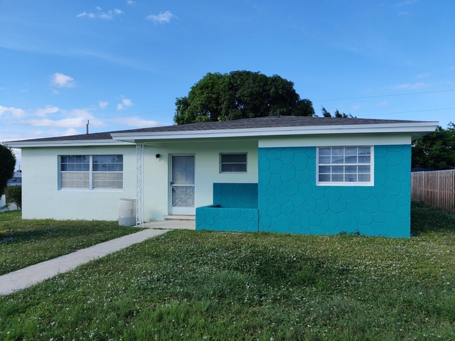 1496 W 32nd Street - Photo 1