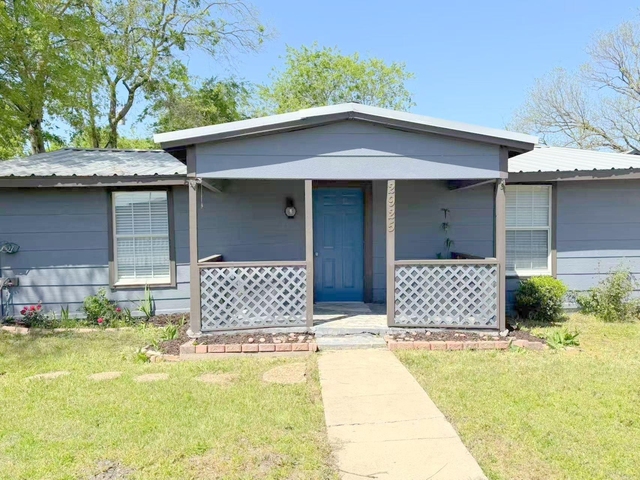 2925 Janet Drive - Photo 1