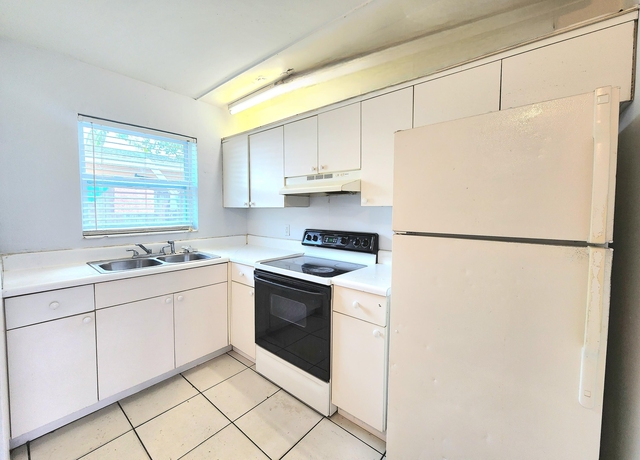 215 Sw 1st Court - Photo 1