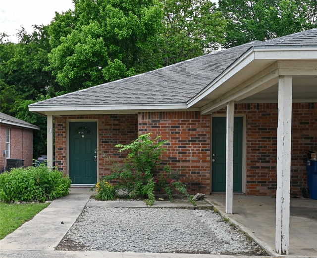 502 N Sewell Drive - Photo 1