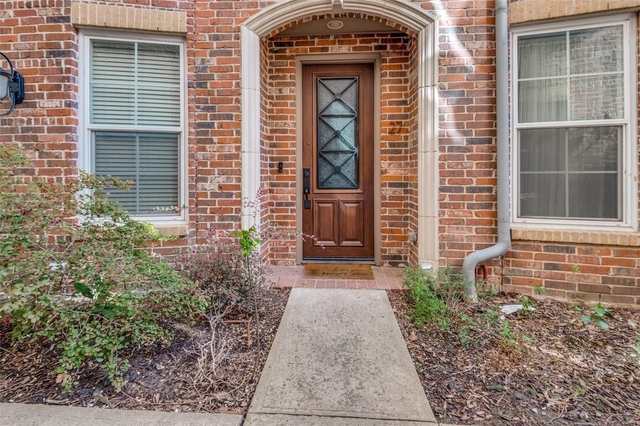 3200 Ross Avenue - Photo 1