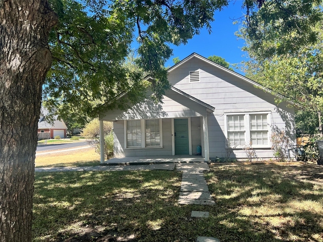 303 N 4th Street - Photo 1