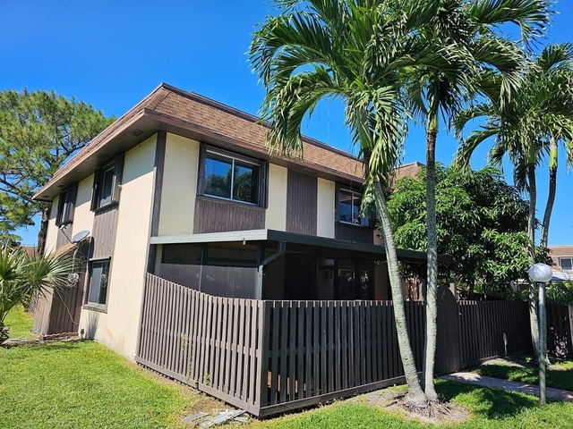 2148 Sherwood Forest Boulevard - Photo 1