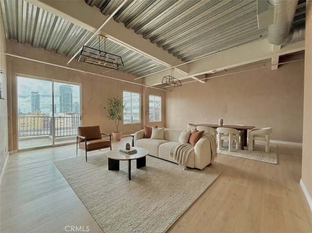312 W 5th Street - Photo 1