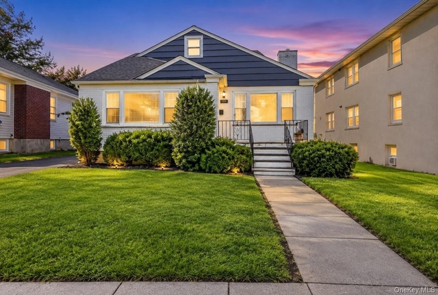 124 Bradford Avenue - Photo 1