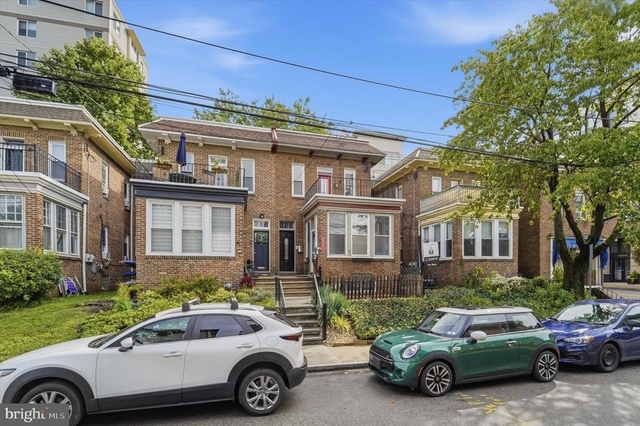 1 Athens Avenue W - Photo 1
