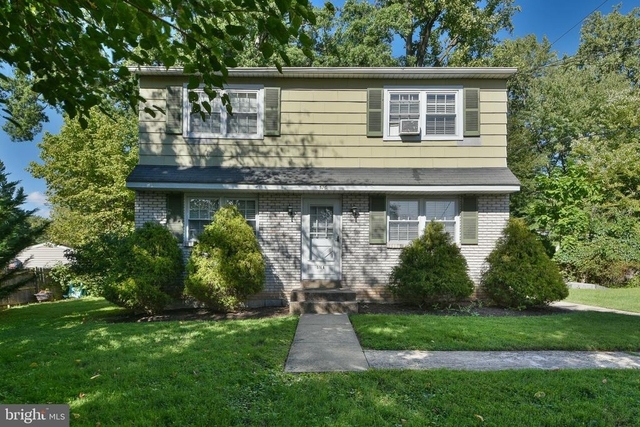576 Meadowbrook Avenue - Photo 1