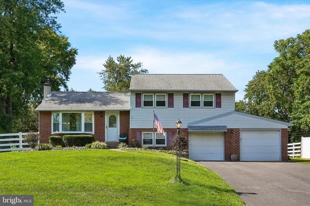 2176 Meadowview Drive - Photo 1