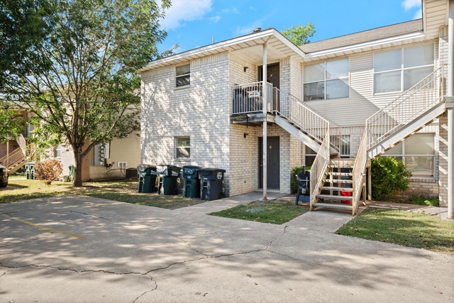 2224 Katy Ln - Photo 1
