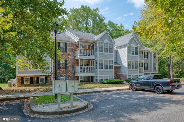 1006 Markham Court - Photo 1