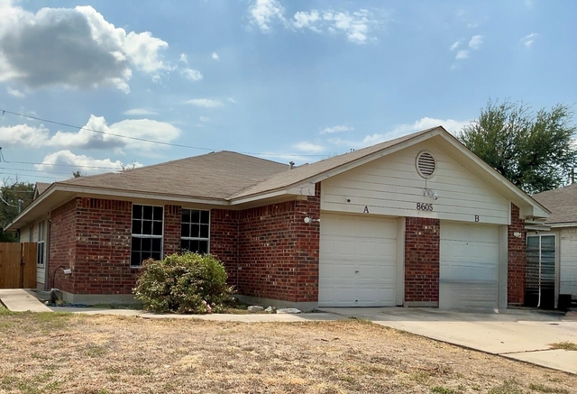 8605 Talyne Chaise Cir - Photo 1