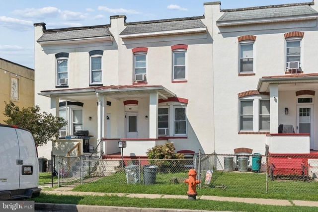 540 46th Street - Photo 1
