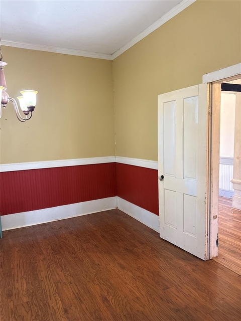 517 Giddings St - Photo 1