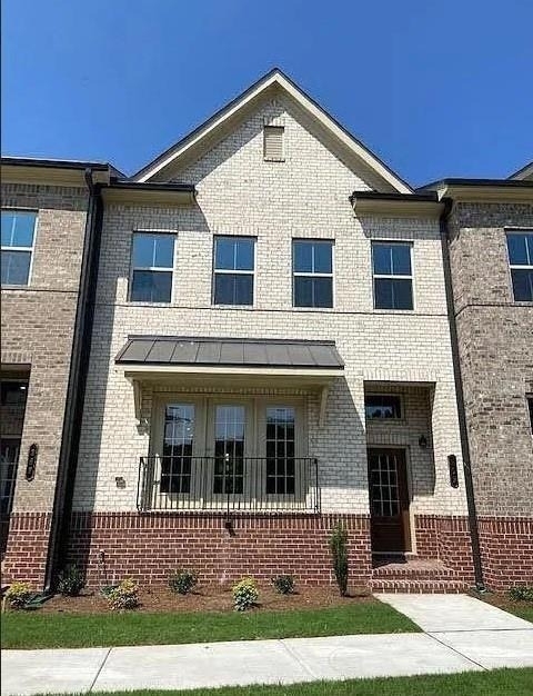 369 Commons Avenue - Photo 1