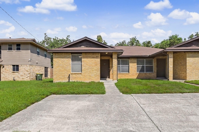 1605 Hazelwood Street - Photo 1