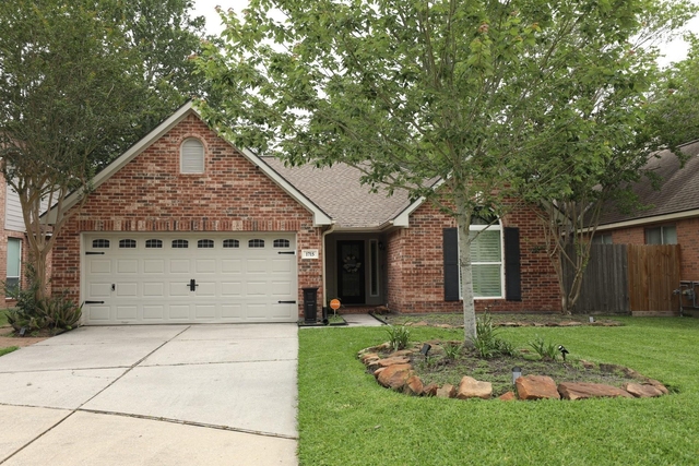 1715 Red Oak Terrace - Photo 1