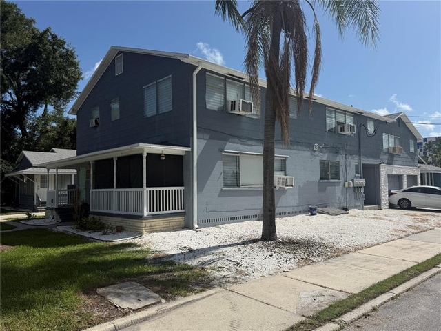 937 15th Street W - Photo 1