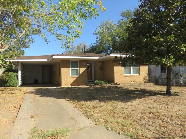 725 W Bullock Street - Photo 1
