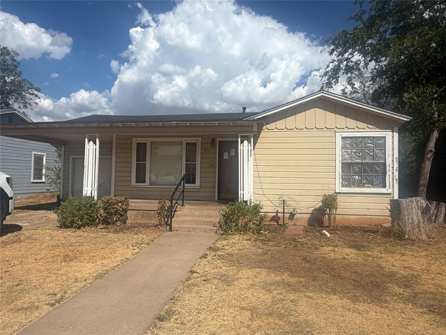 917 S La Salle Drive - Photo 1