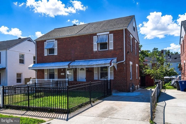 2124 S Oxford Street - Photo 1