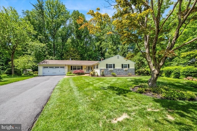 40 Pineknoll Drive - Photo 1