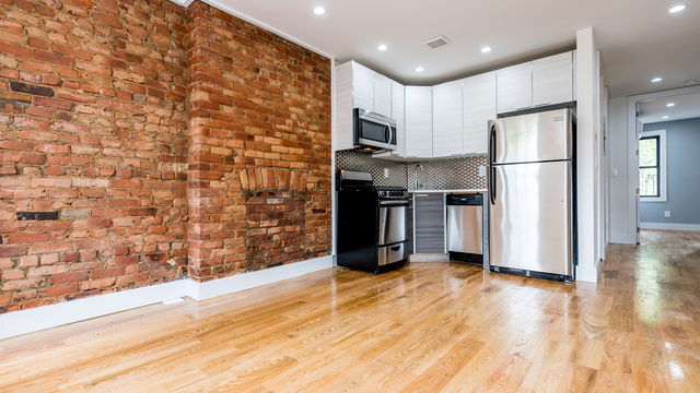 129 Ryerson St - Photo 1