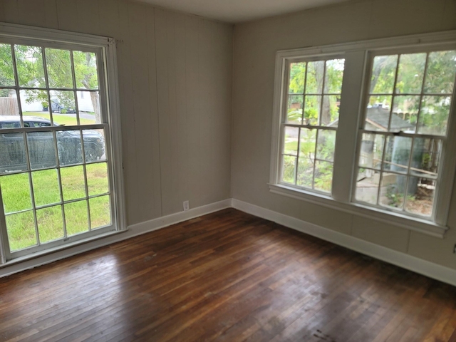 911 N Ashbel Street - Photo 1