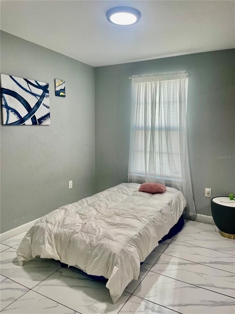 1117 Avenue H - Photo 1