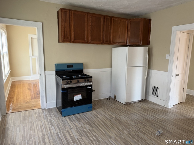 411 Ellis Street - Photo 1