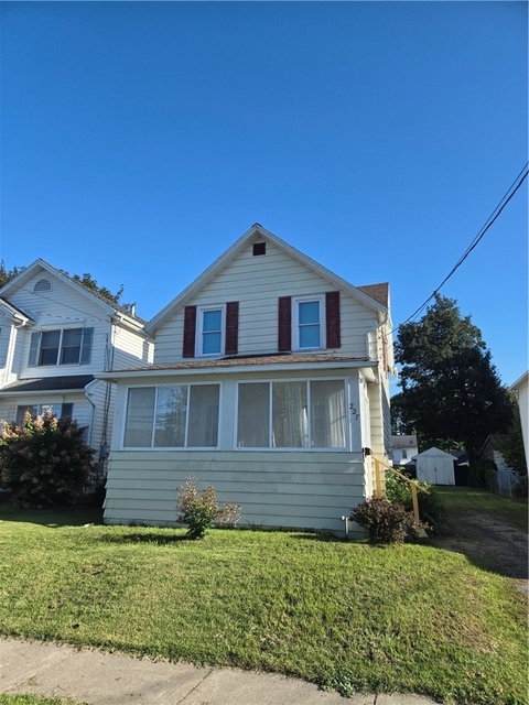 227 W Ivy Street - Photo 1
