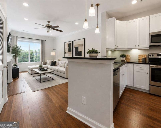 10 Perimeter Summi Boulevard N - Photo 1