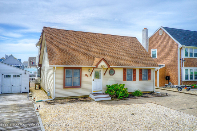 31 Peggy Lane - Photo 1
