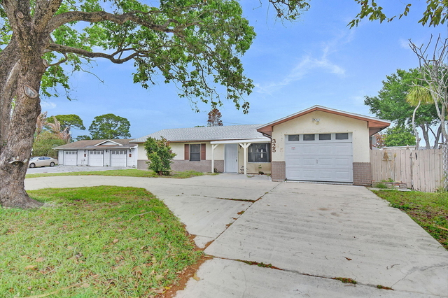 325 Nw Rebecca Avenue - Photo 1