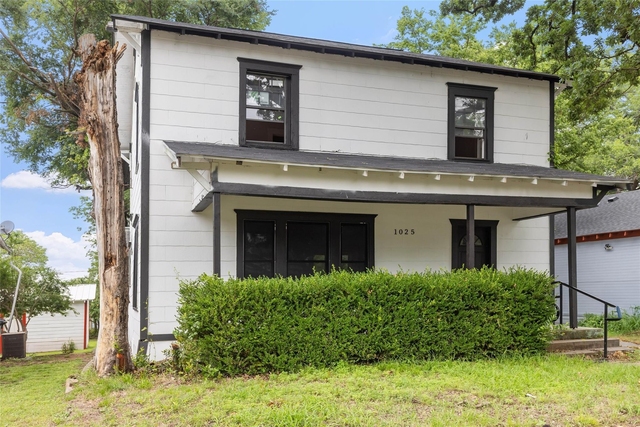 1025 W Walker Street - Photo 1