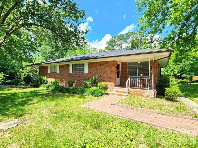 210 N Salisbury Avenue - Photo 1