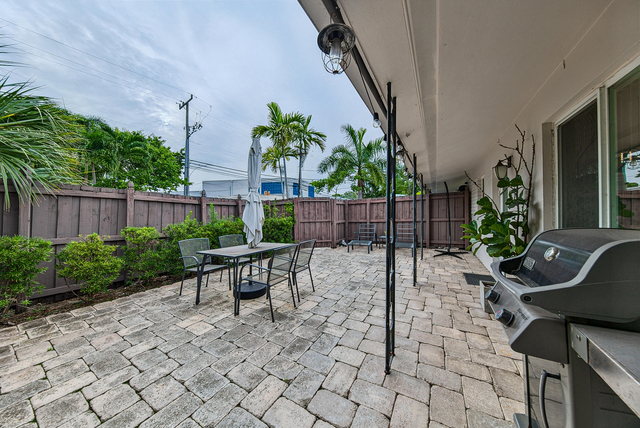 701 Ne 22nd Drive - Photo 1