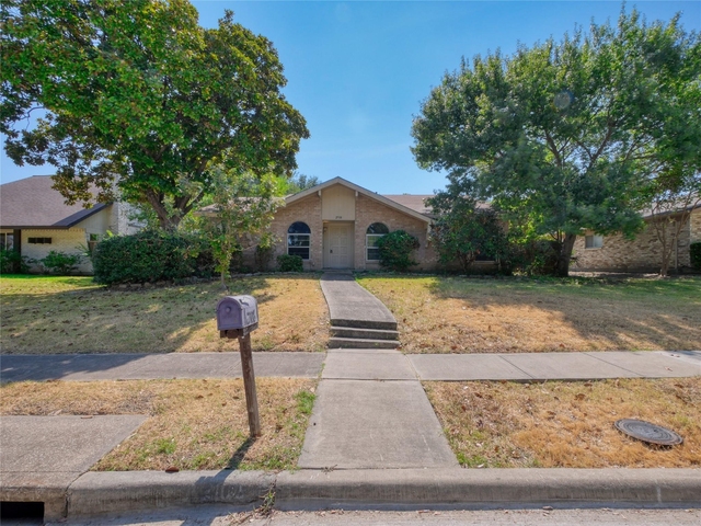 2708 Oak Grove Drive - Photo 1