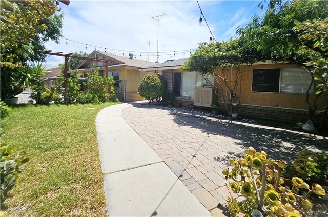 421 E E Stetson Avenue - Photo 1