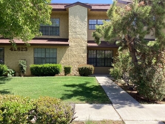 42823 15th Street W - Photo 1
