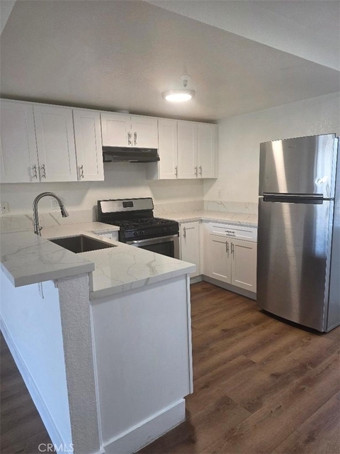 4326 W 142nd Street - Photo 1